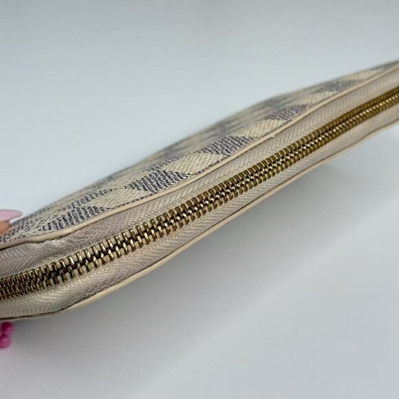 Louis Vuitton Damier Azur Wallet with Classic Checkerboard Design - Picture 7 of 8